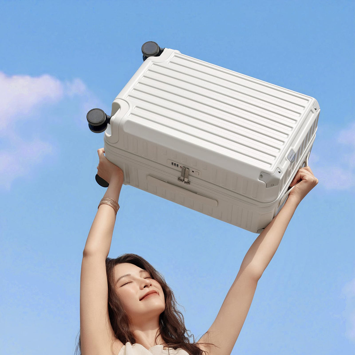 20 inch White Hardside Carry on Luggage with Spinner Wheel G20516