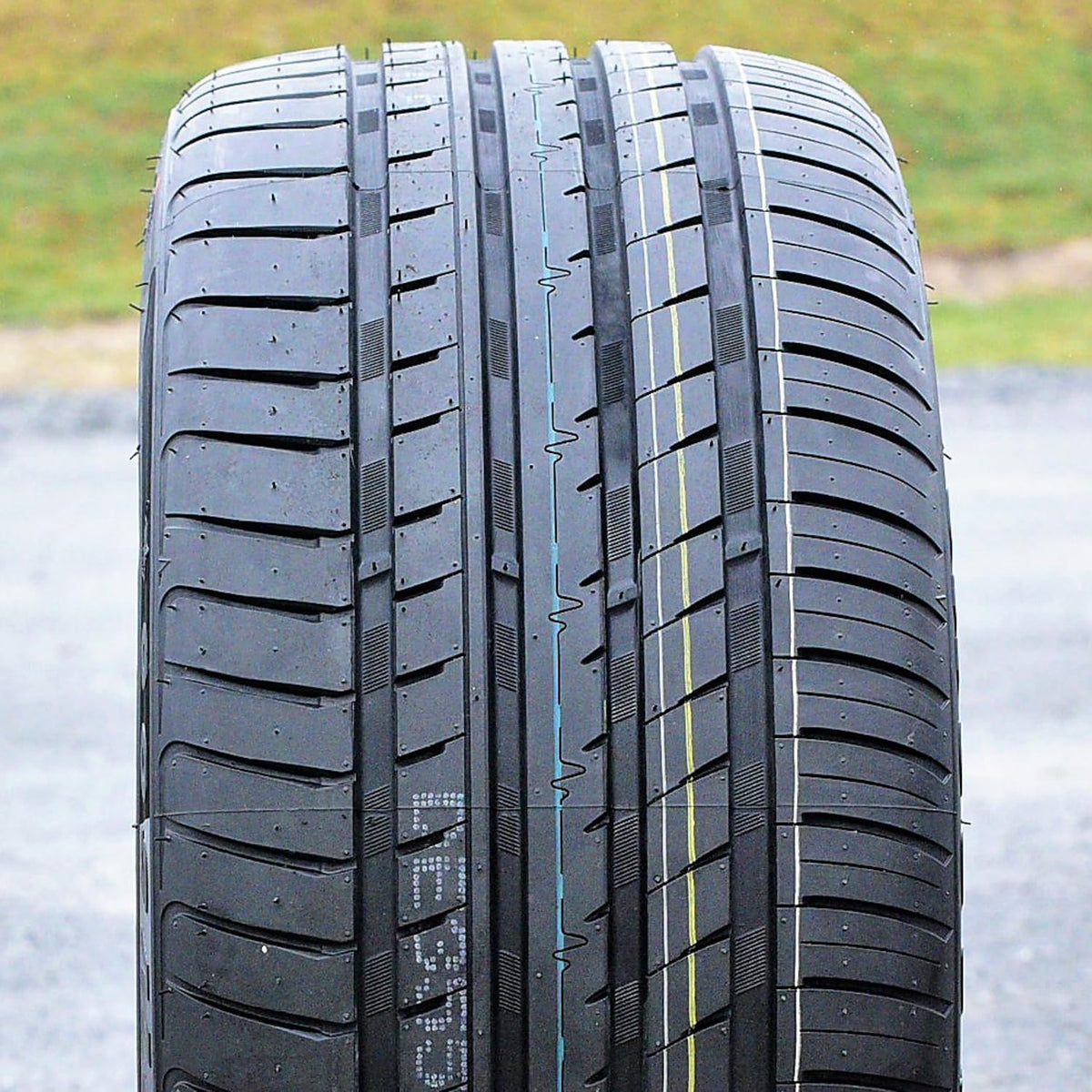 235/40ZR18 XL All Season Passenger Car Tire J819